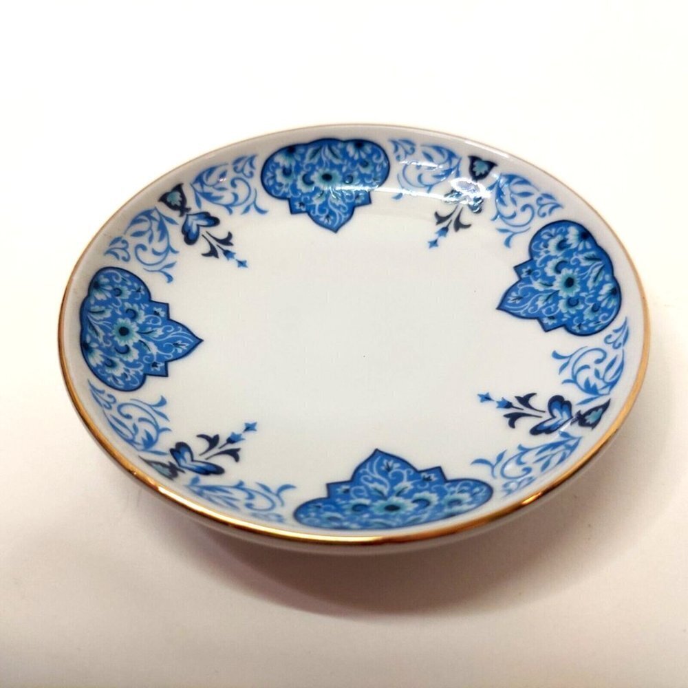 VTG 1984 Avon European Tradition Miniature Cup & Saucer Set Medici Porcelain - Picture 4 of 13